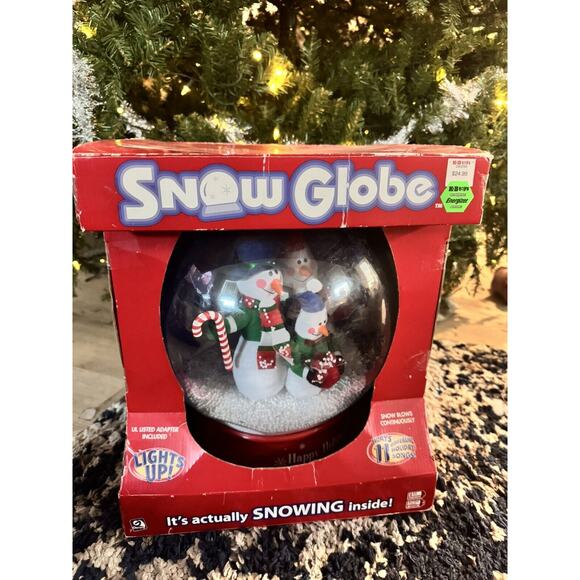 NIB 2005 Gemmy Animated Christmas Table Top 11" Snow Globe With Music & Lights - Picture 2 of 11